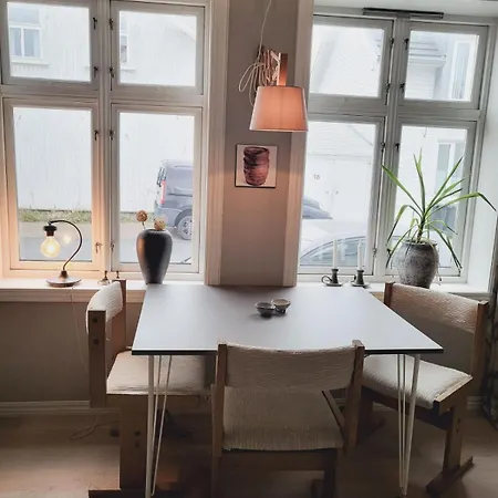 아파트 Cozy Centrally Located In The Middle Of The