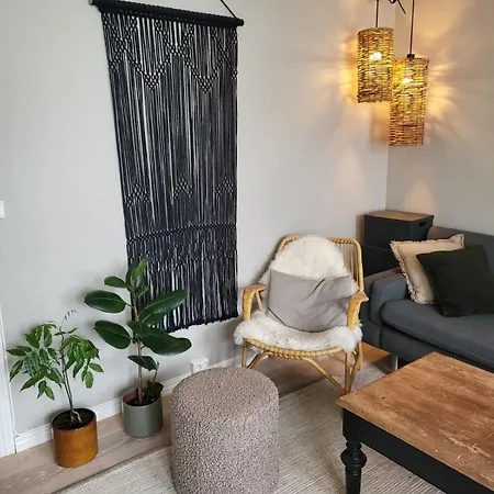 Cozy Centrally Located In The Middle Of The *